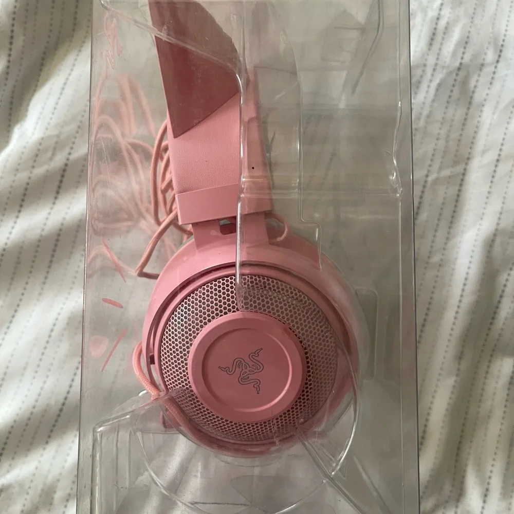 Light Up Razer Quartz Pink Cat Ear Headphones
